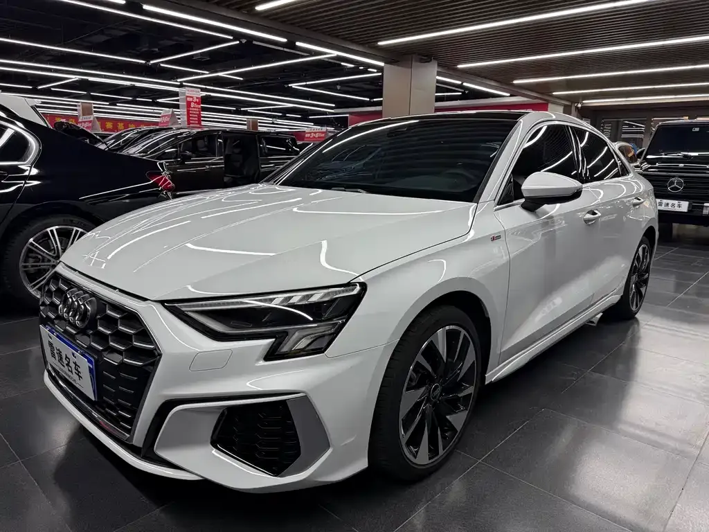 Audi A3 — фото 1