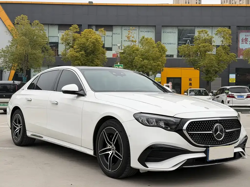 Mercedes-Benz E-Class — фото 7