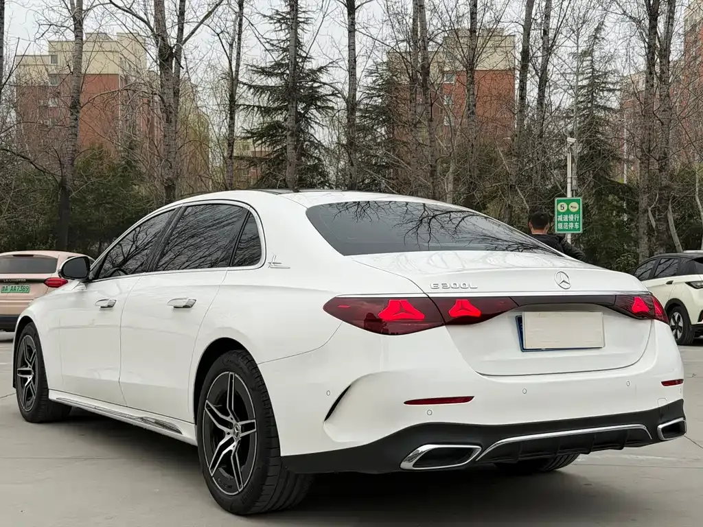 Mercedes-Benz E-Class — фото 9