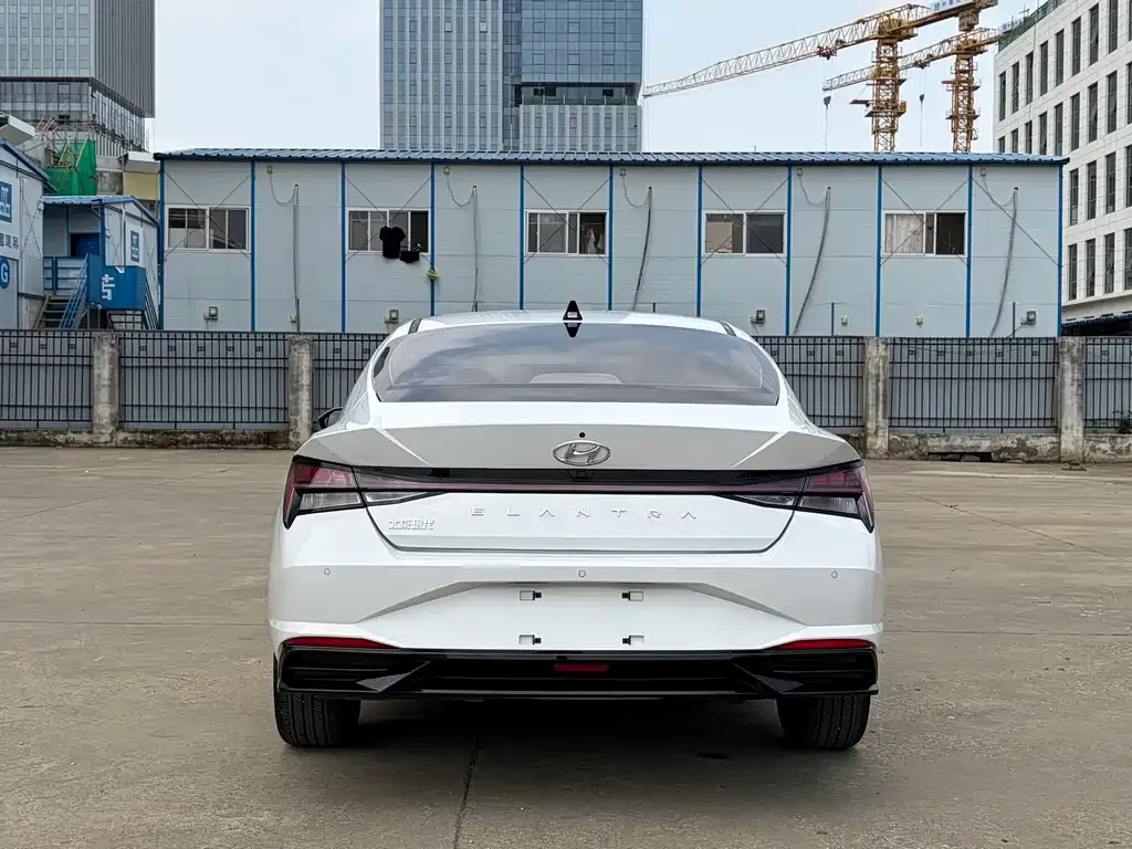 Hyundai Elantra — фото 6