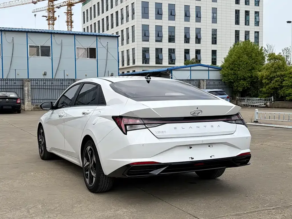 Hyundai Elantra — фото 9