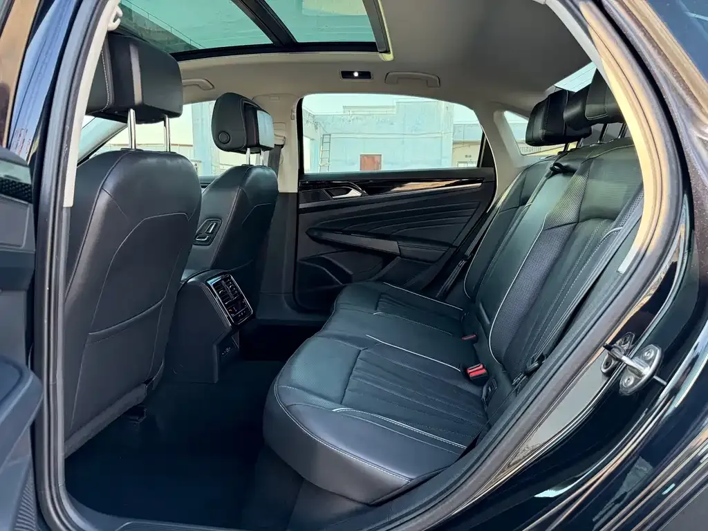 Volkswagen Passat — фото 4