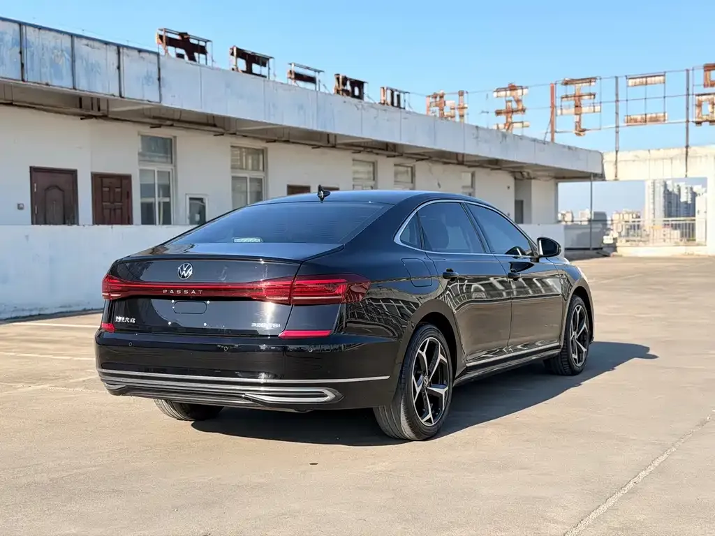 Volkswagen Passat — фото 8