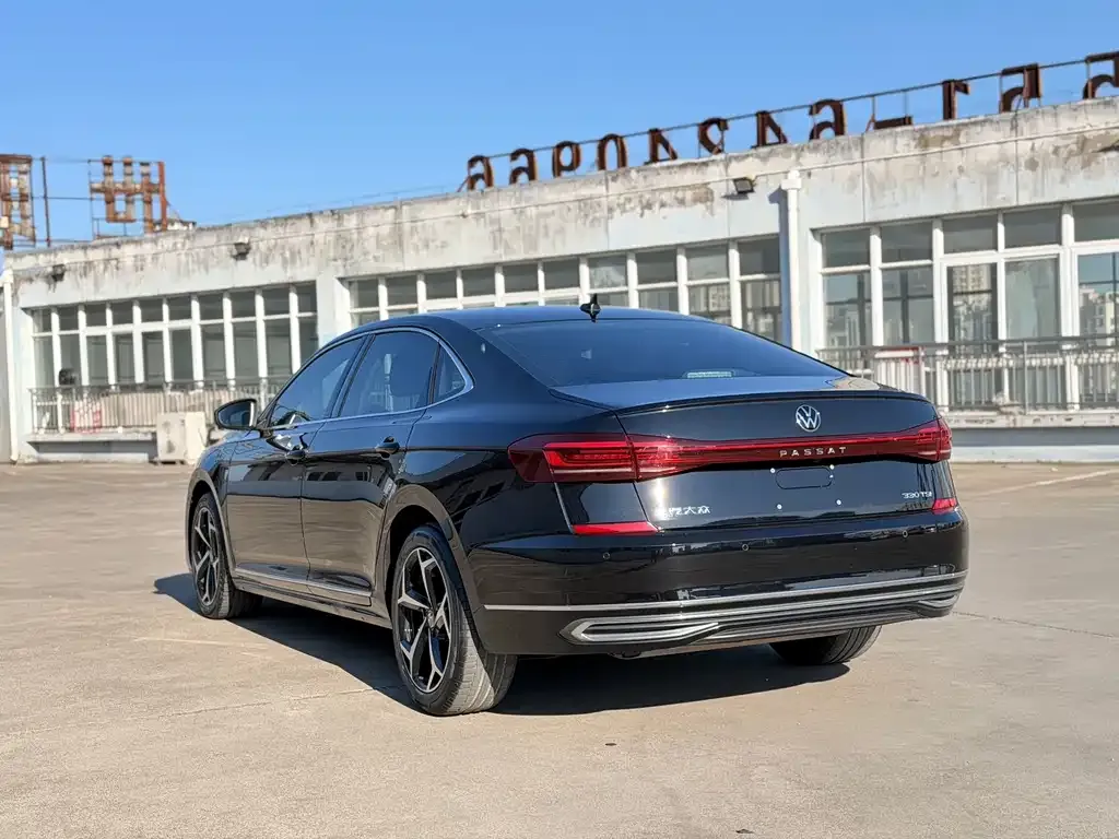 Volkswagen Passat — фото 6