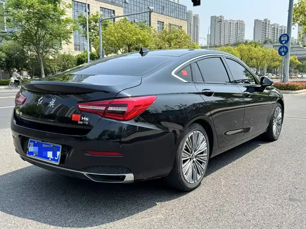Hongqi H5 — фото 9
