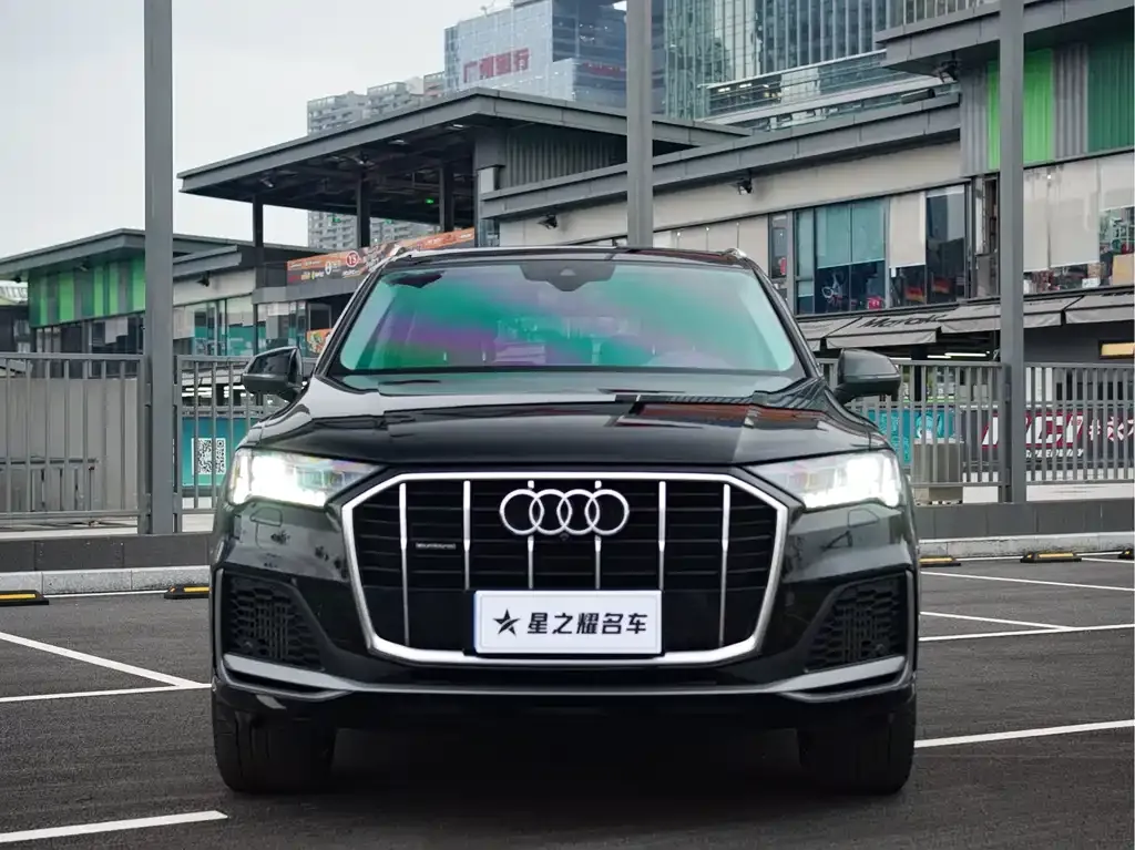 Audi Q7 — фото 1