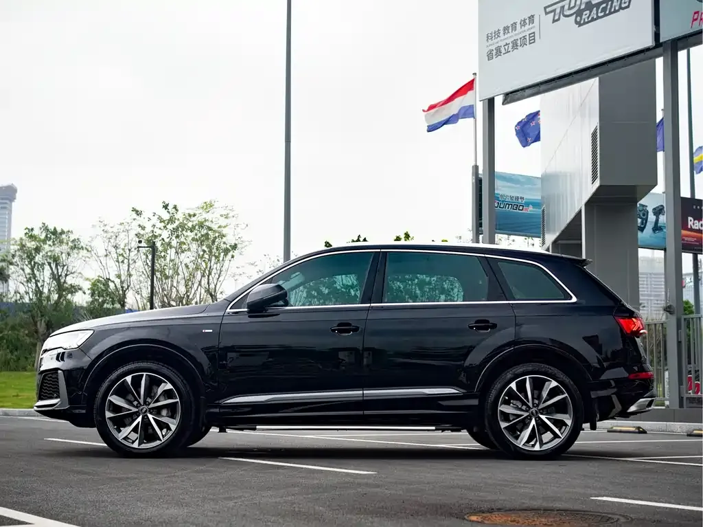 Audi Q7 — фото 5