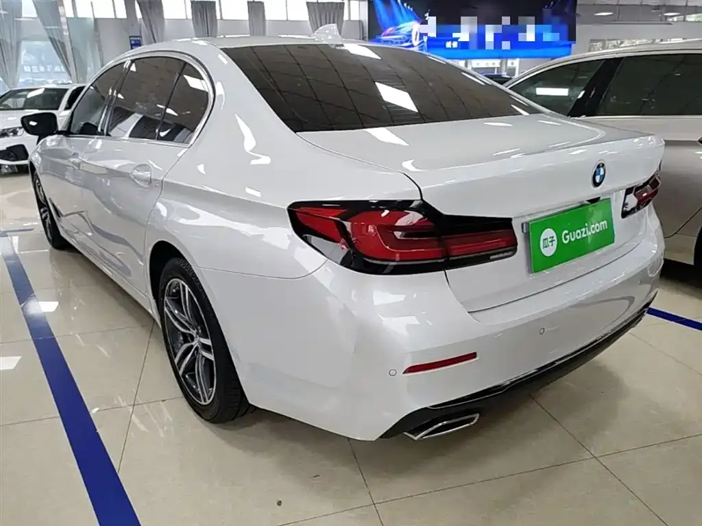 BMW 5 Series — фото 9