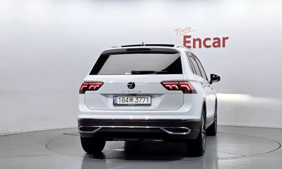 Volkswagen Tiguan — фото 9