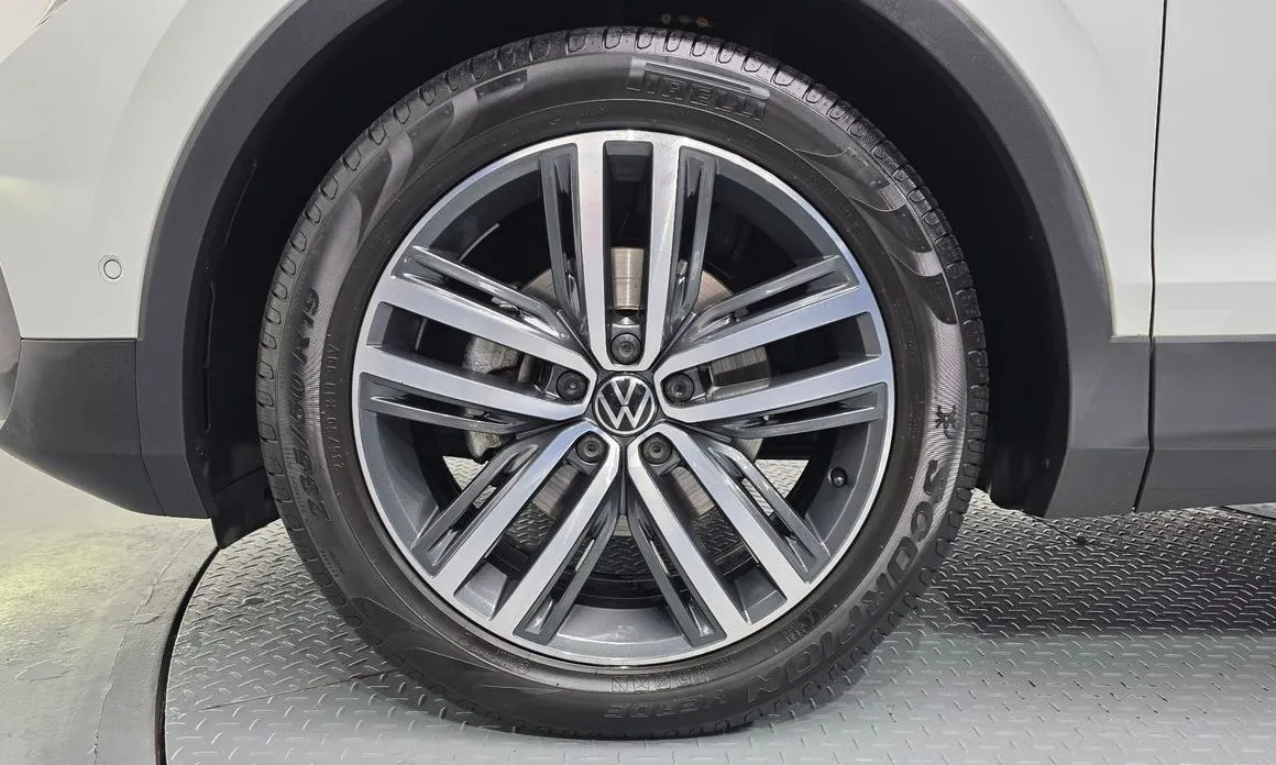 Volkswagen Tiguan — фото 10