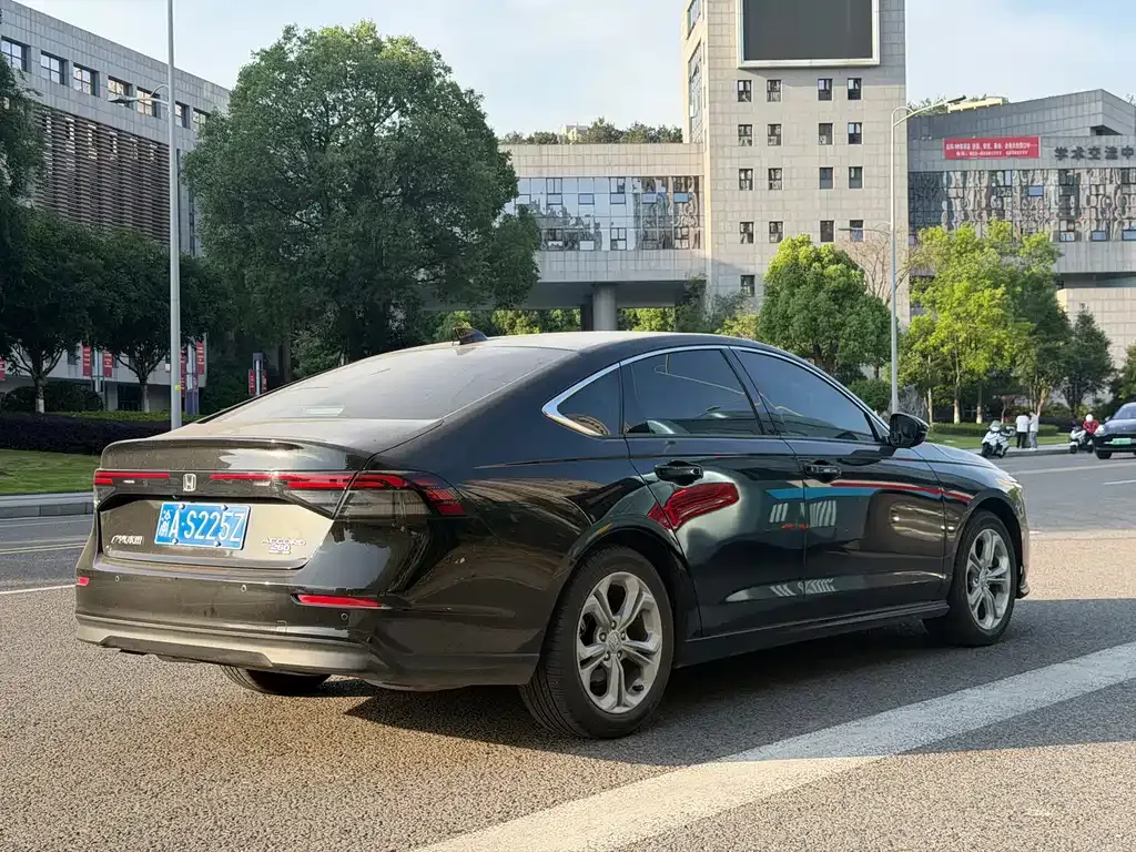 Honda Accord — фото 10