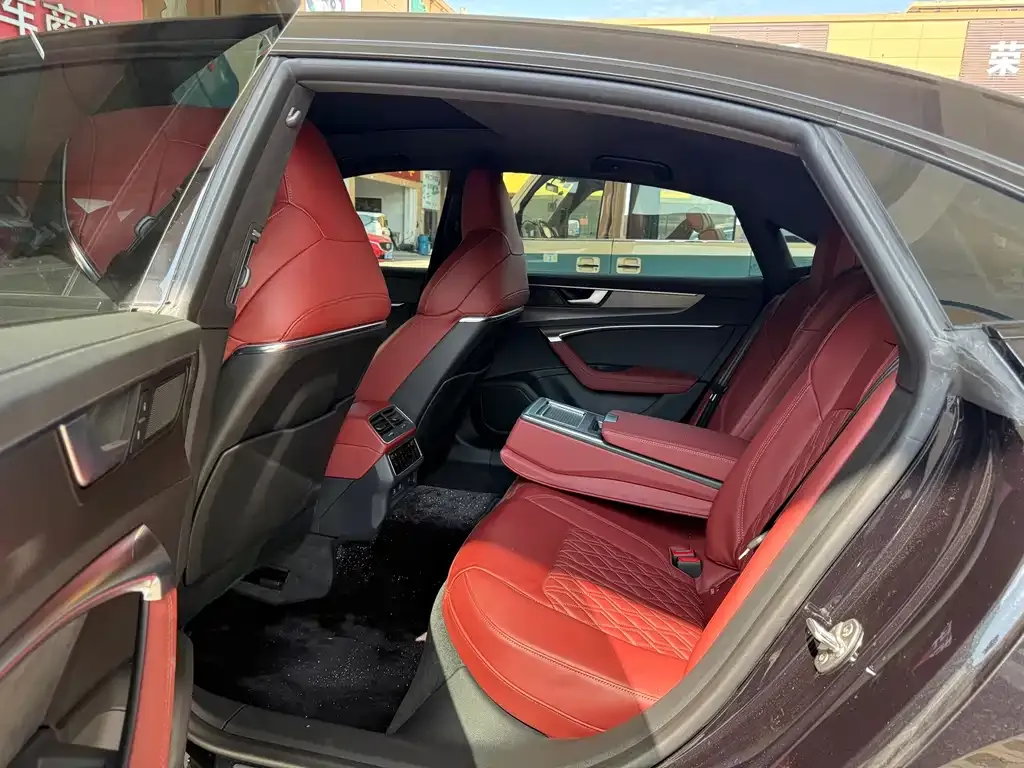 Audi A7L 2024 из CN, фото 6