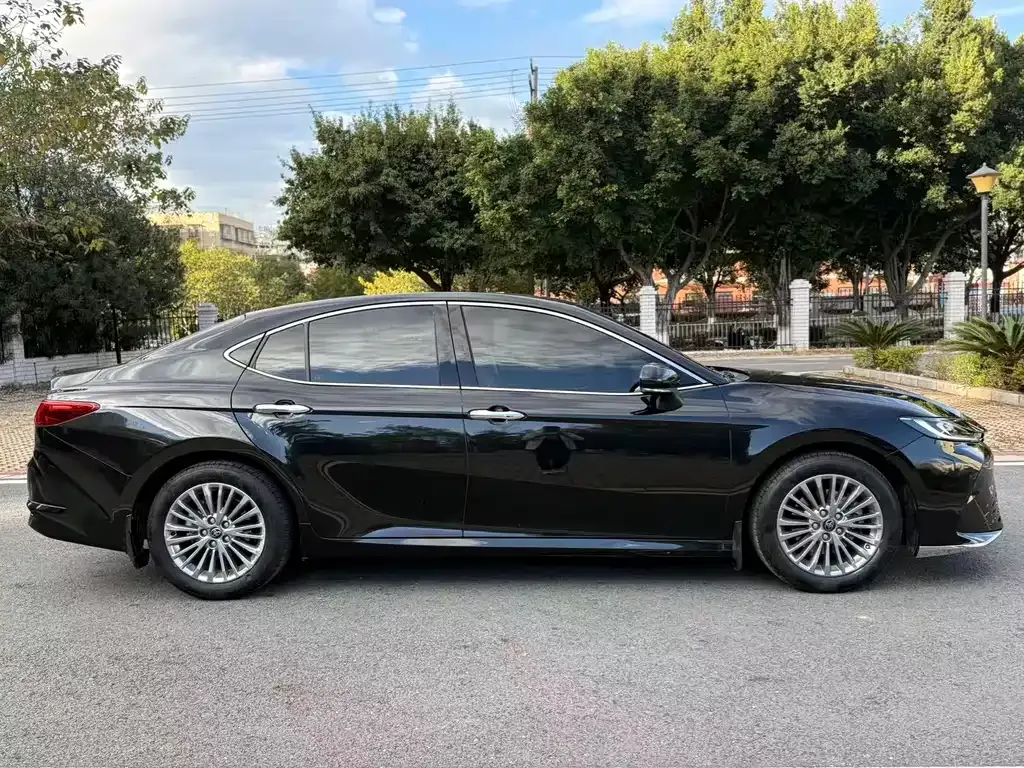Toyota Camry — фото 10
