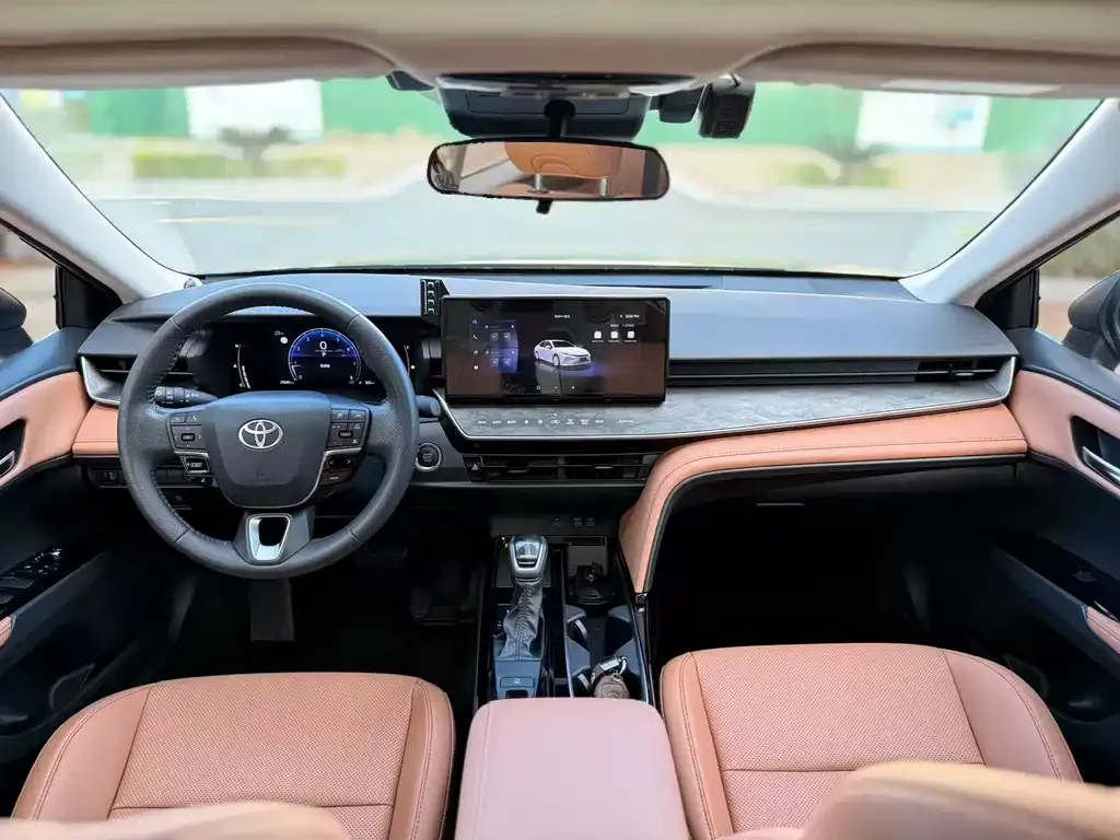 Toyota Camry — фото 5
