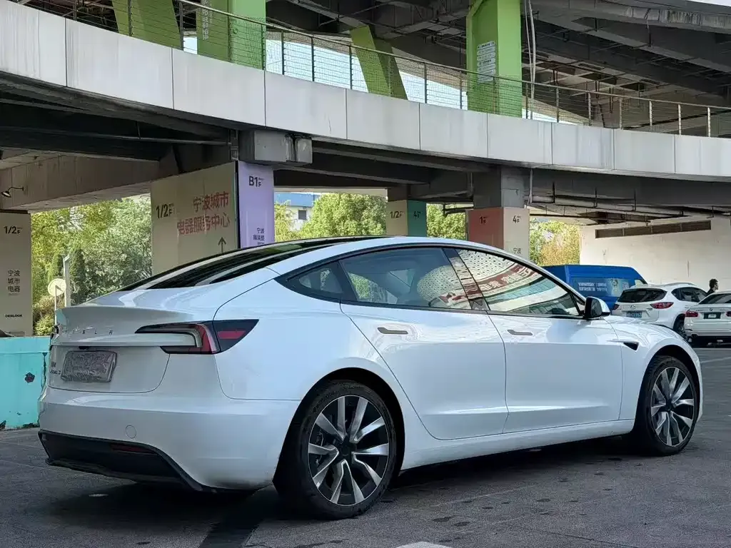 Tesla Model 3 — фото 3