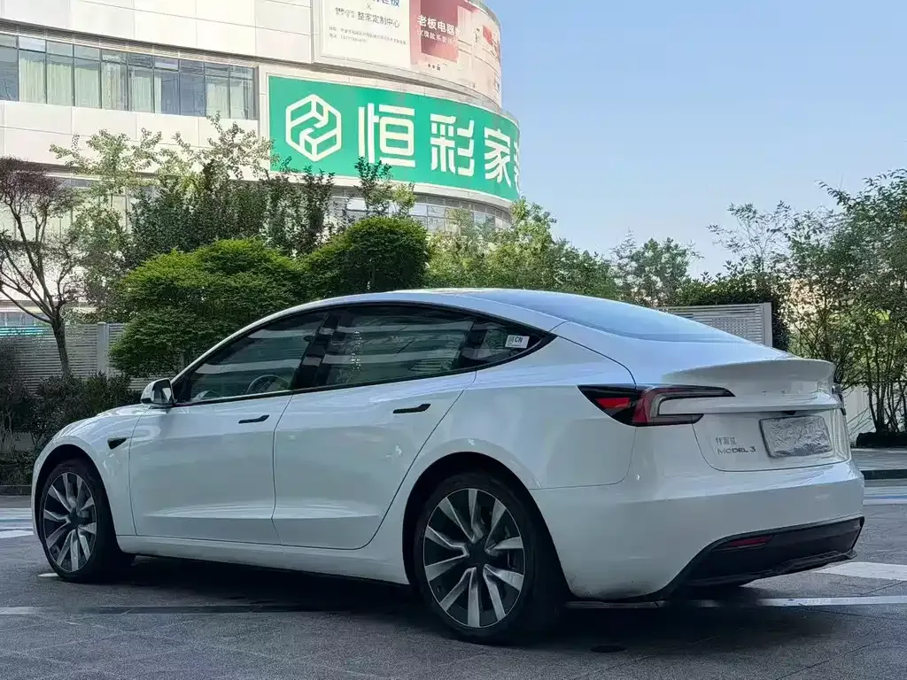 Tesla Model 3 — фото 10
