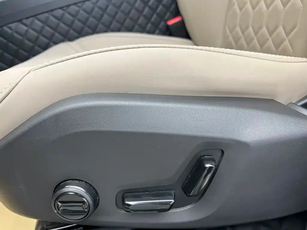 Volvo XC60 — фото 2