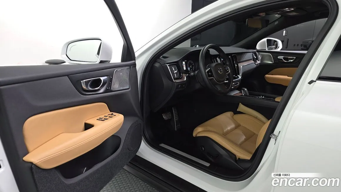 Volvo V60 2021 из KR, фото 6