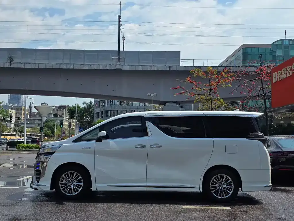 Toyota Vellfire — фото 6