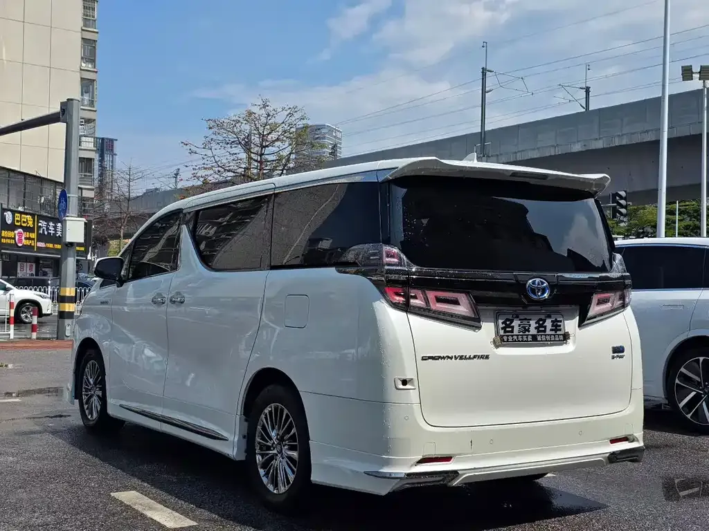 Toyota Vellfire — фото 3