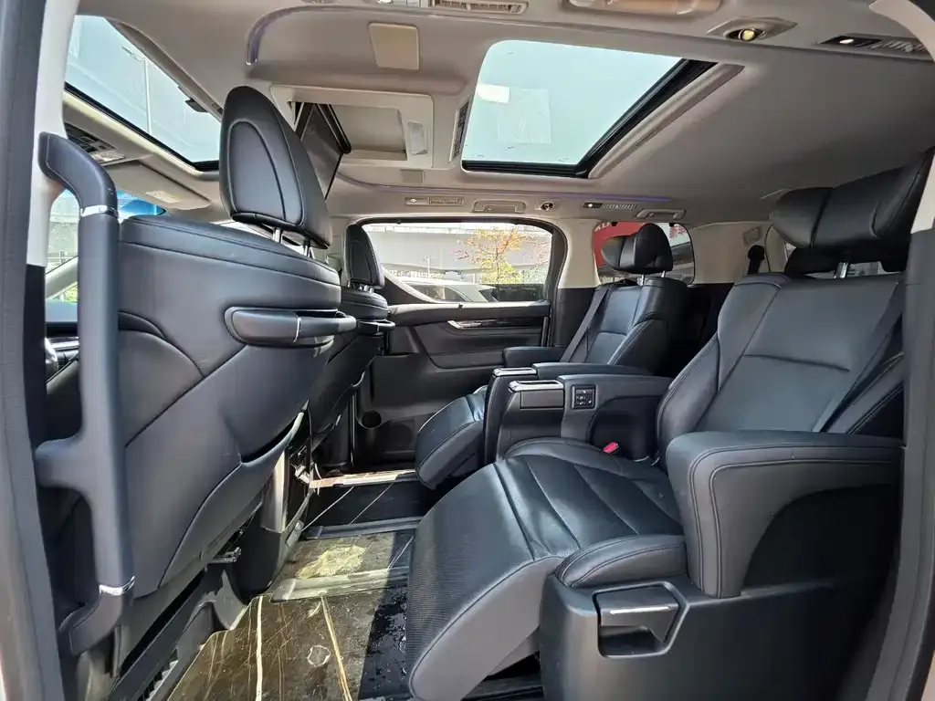 Toyota Vellfire — фото 5