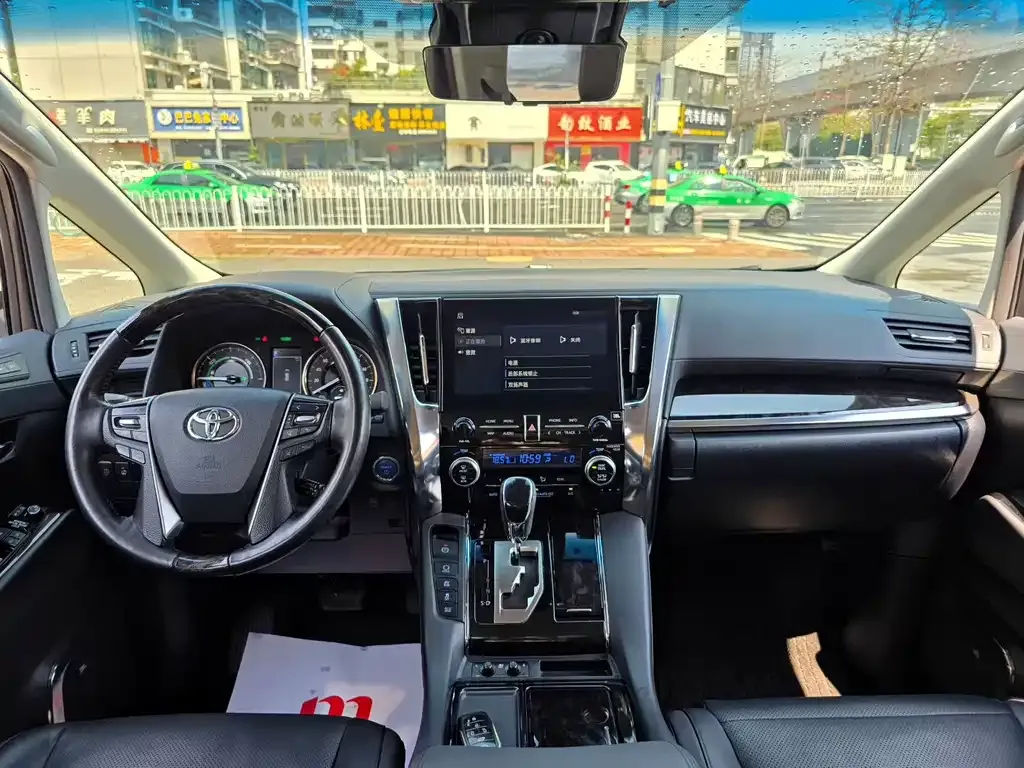 Toyota Vellfire — фото 2