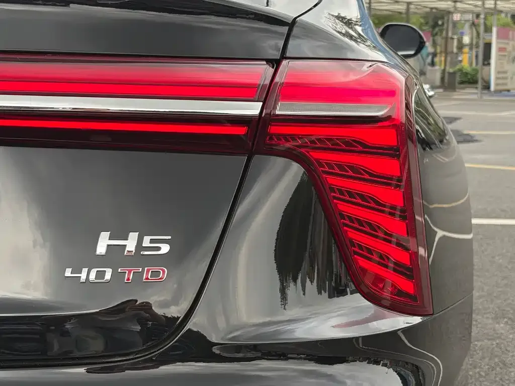 Hongqi H5 — фото 2