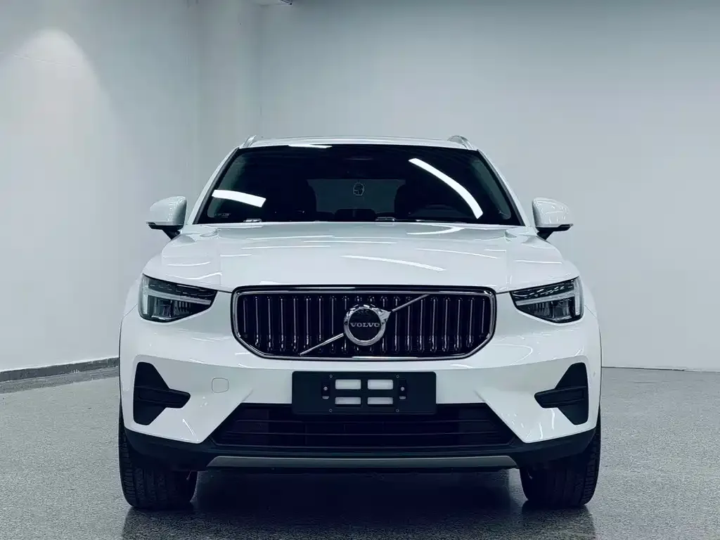Volvo XC40 — фото 10