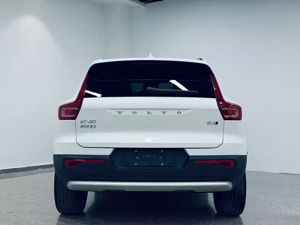 Volvo XC40 — фото 2