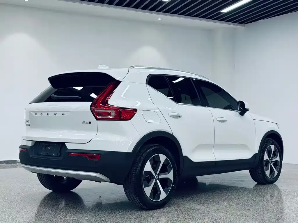 Volvo XC40 — фото 5