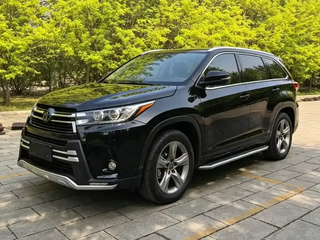 Toyota Highlander — фото 1