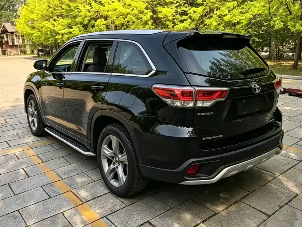 Toyota Highlander — фото 6