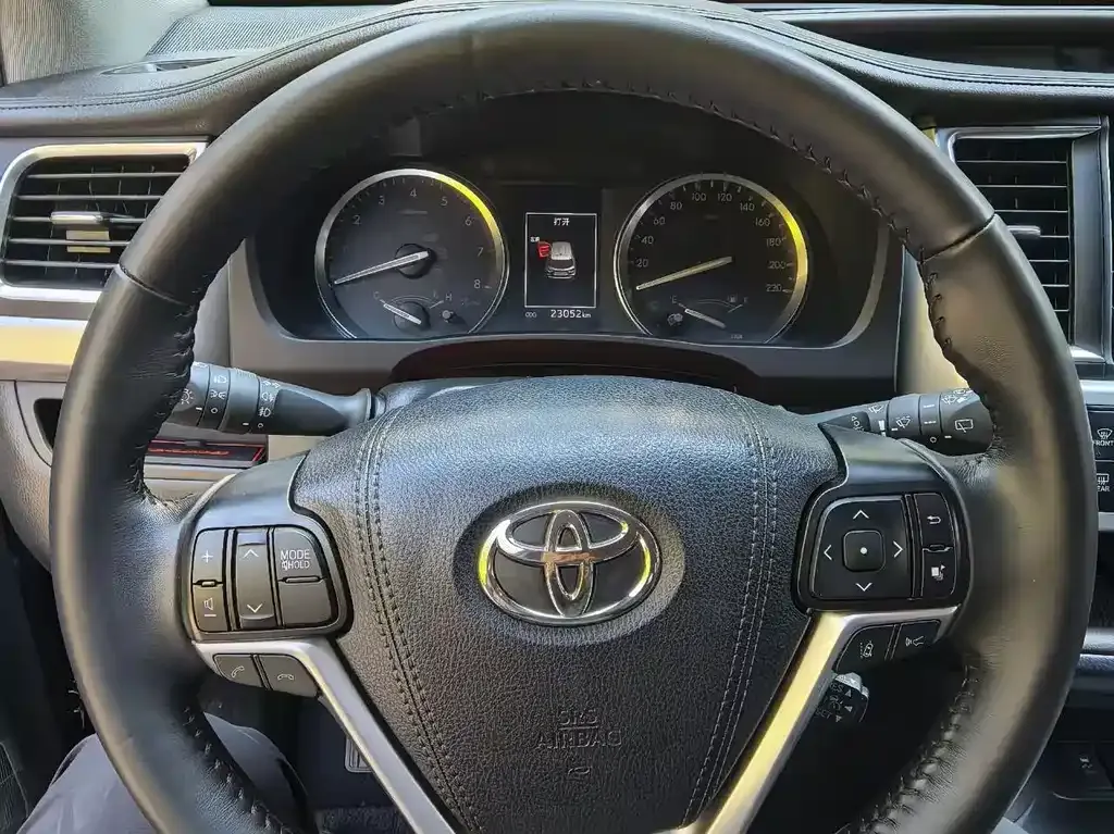Toyota Highlander — фото 7