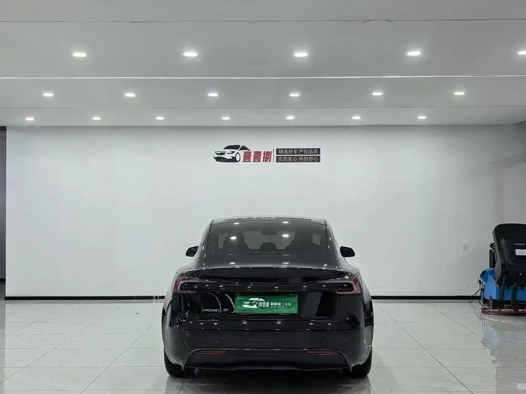 Tesla Model 3 — фото 4