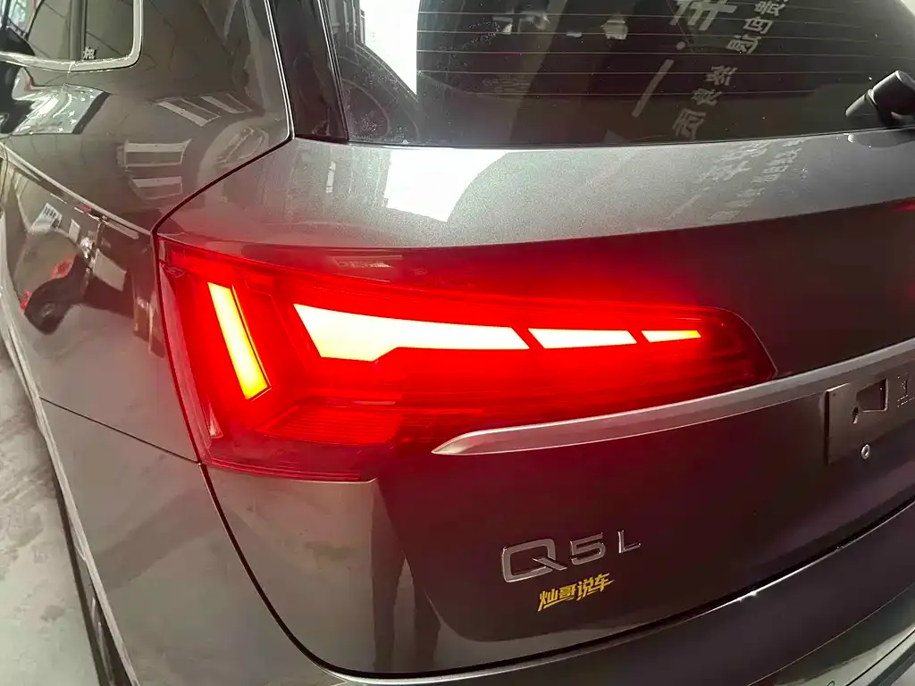 Audi Q5L — фото 10