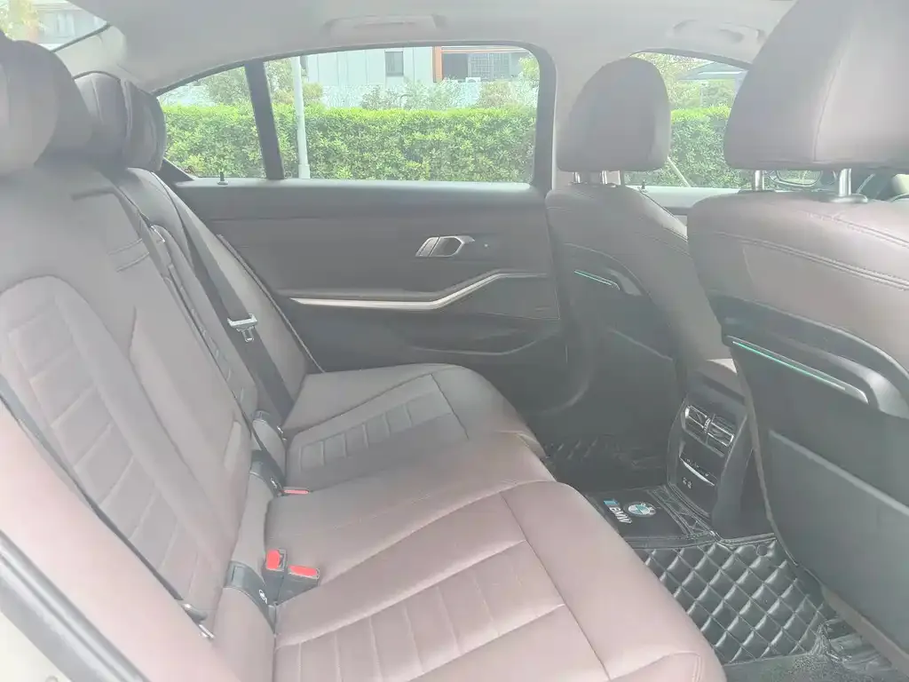BMW 3 Series 2021 из CN, фото 2