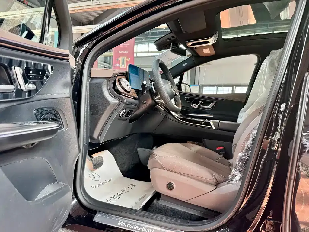 Mercedes-Benz EQE SUV — фото 3