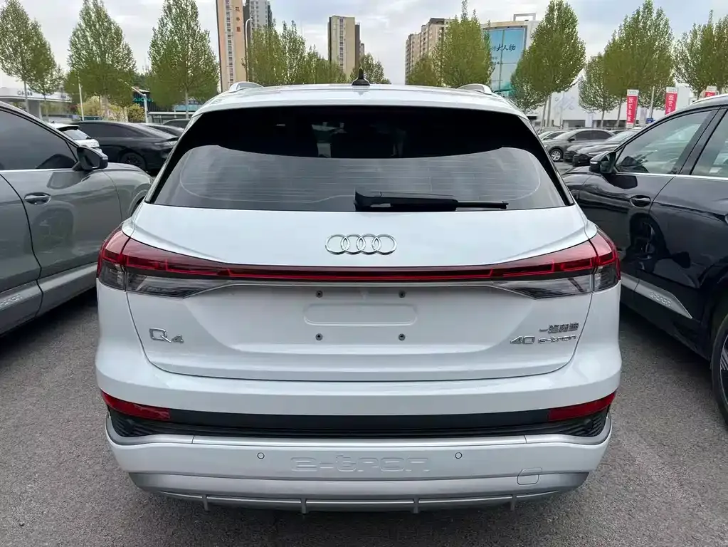 Audi Q4 e-tron — фото 4