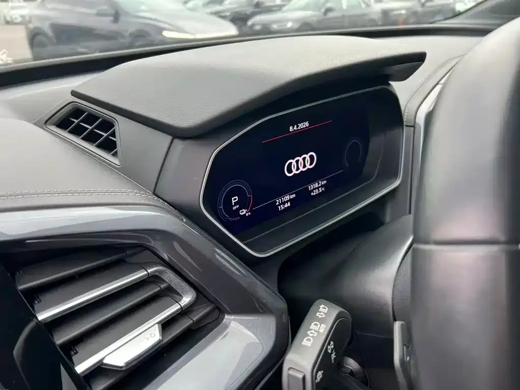 Audi Q4 e-tron — фото 2