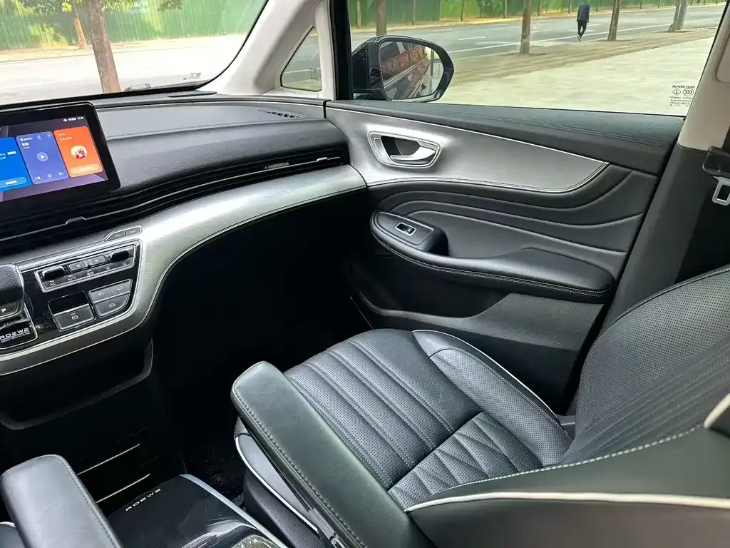 Roewe iMAX8 — фото 4