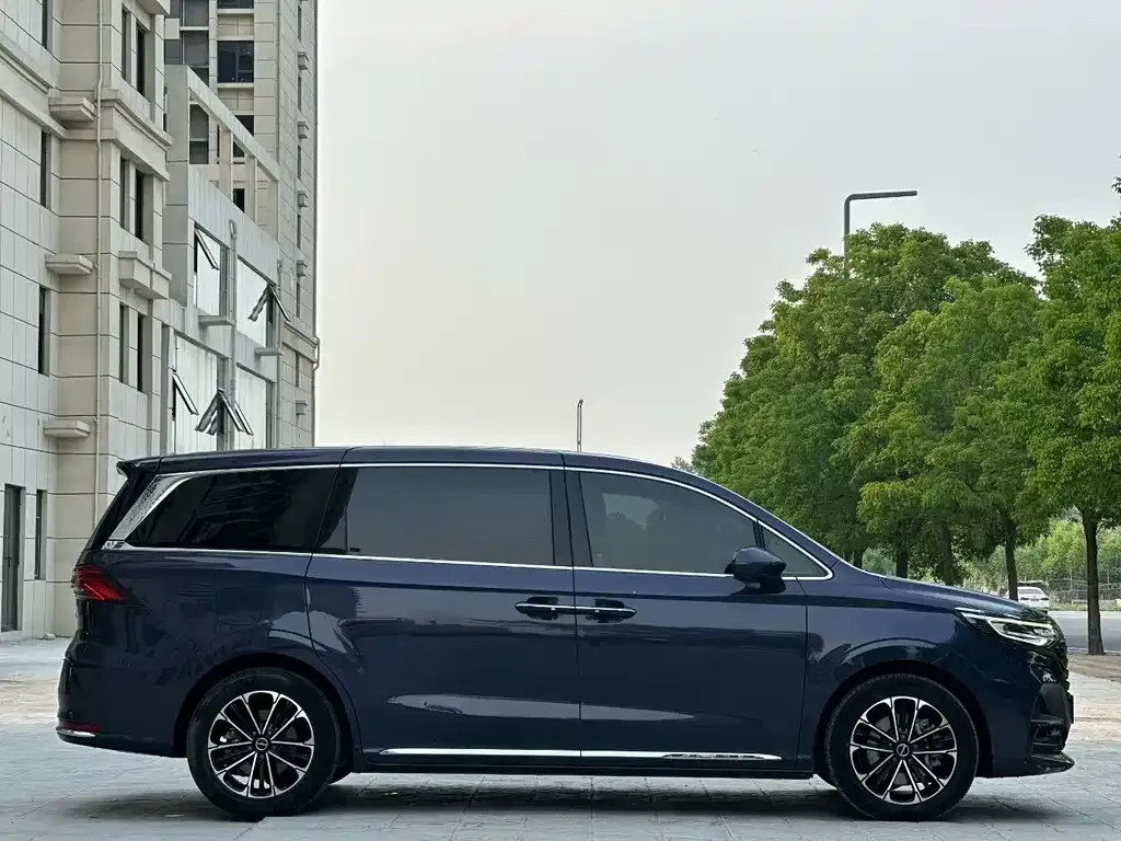 Roewe iMAX8 — фото 3