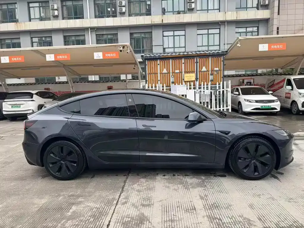 Tesla Model 3 — фото 9