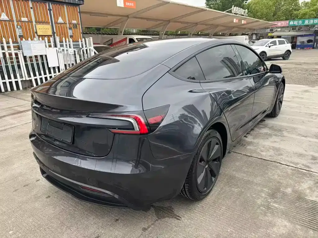 Tesla Model 3 — фото 5
