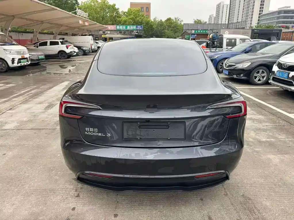 Tesla Model 3 — фото 10