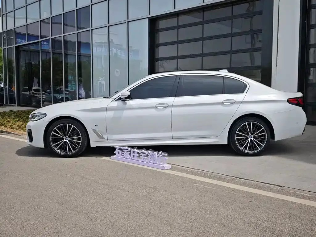 BMW 5 Series — фото 10