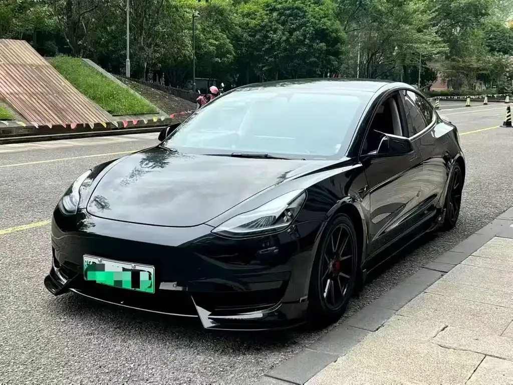 Tesla Model 3 — фото 1
