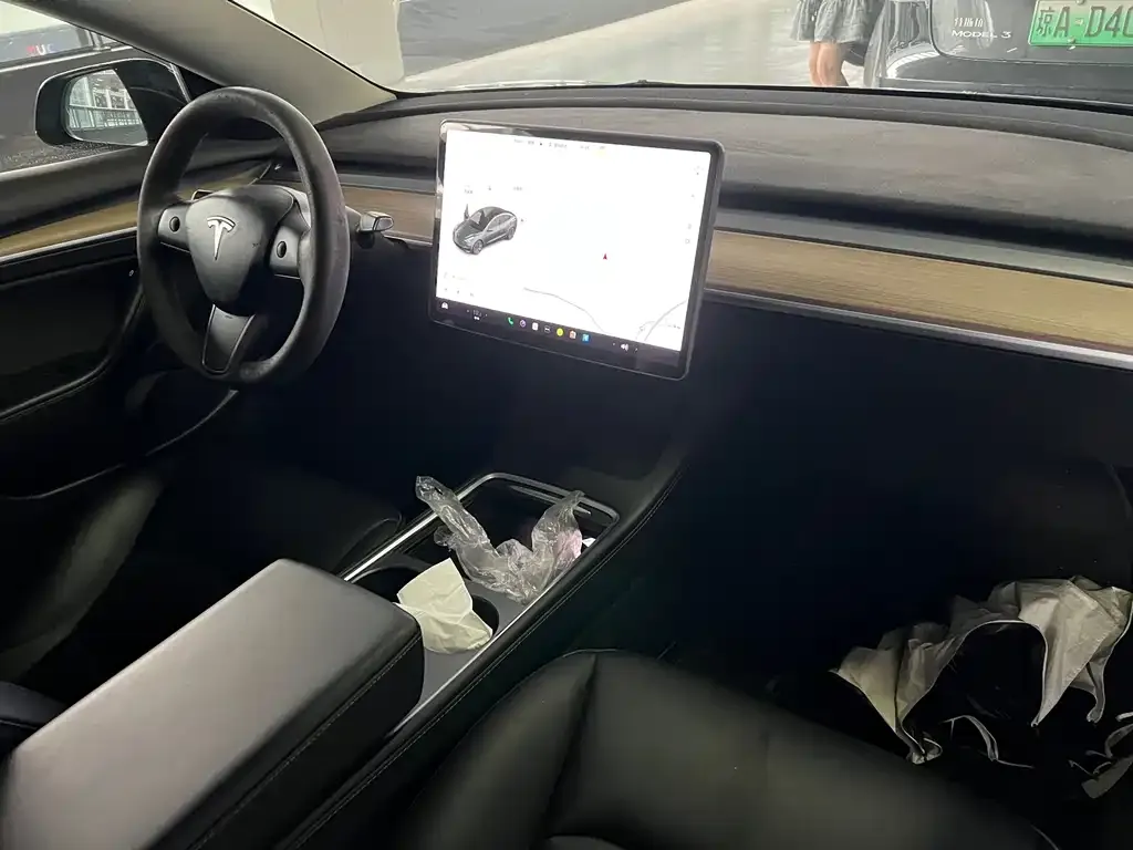 Tesla Model 3 — фото 9
