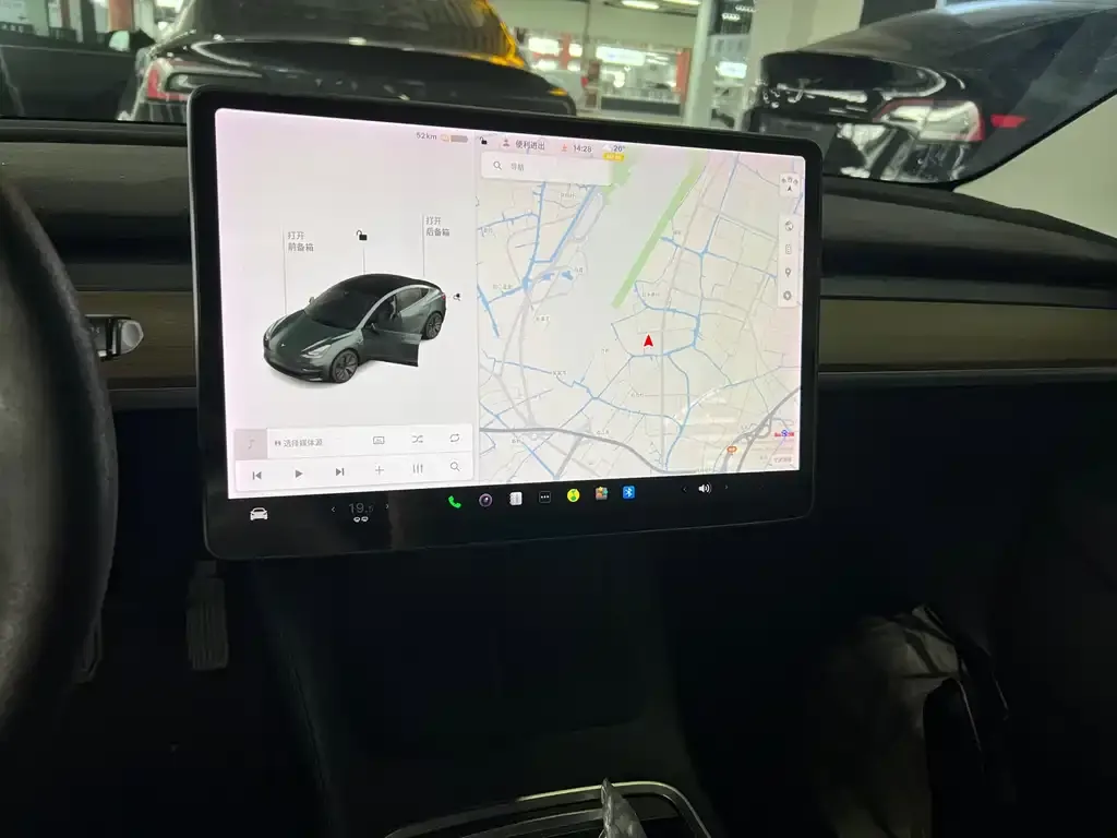 Tesla Model 3 — фото 4