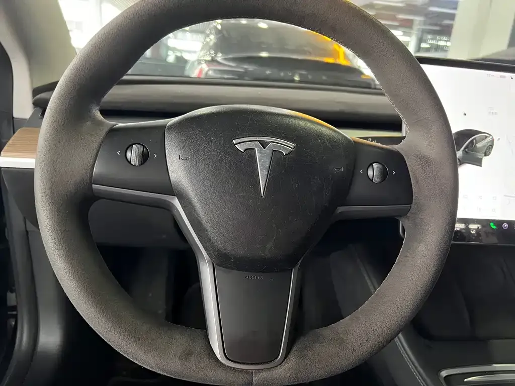 Tesla Model 3 — фото 2
