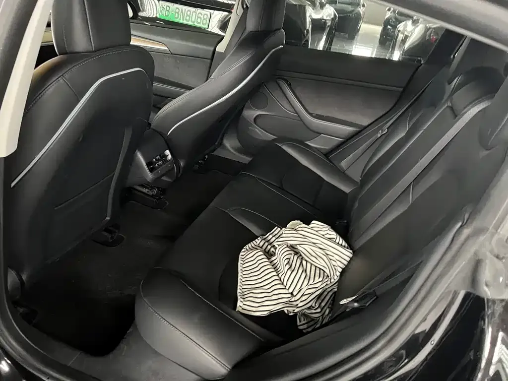 Tesla Model 3 — фото 10